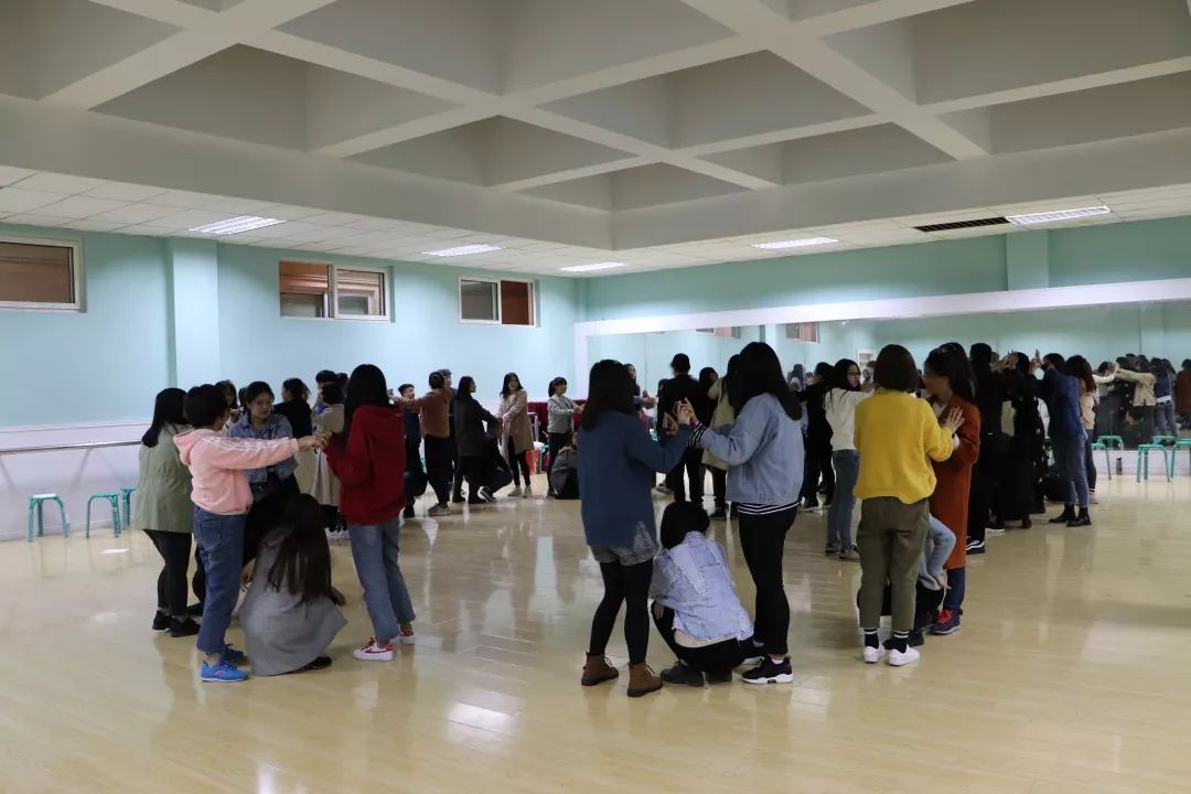 拓展訓(xùn)練破冰游戲松鼠搬家