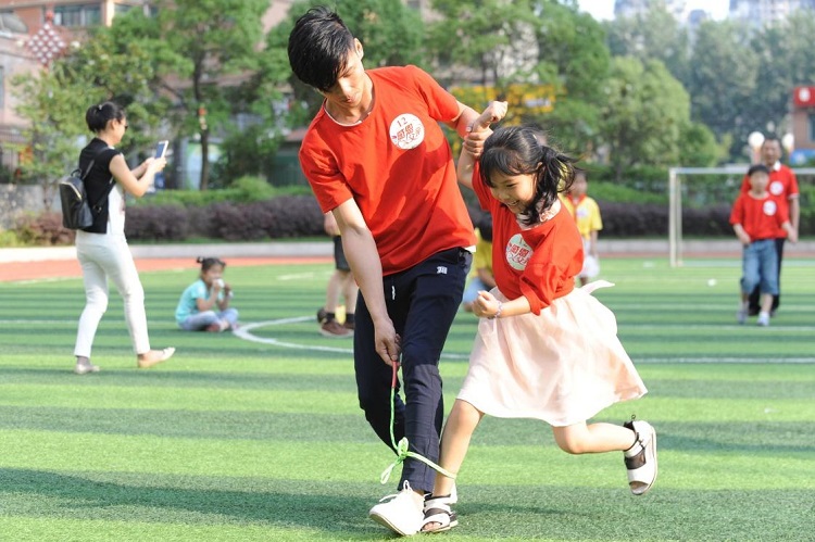 拓展訓練團隊游戲【兩人三足】