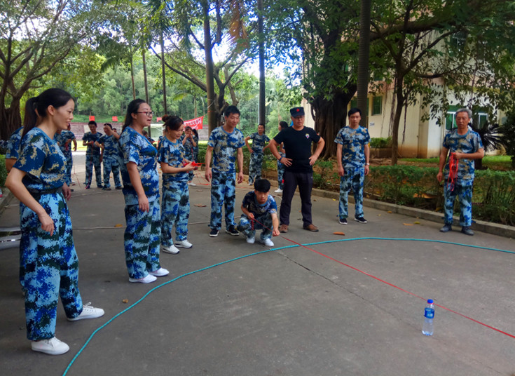 拓展訓(xùn)練團(tuán)隊(duì)游戲【雷區(qū)取水】