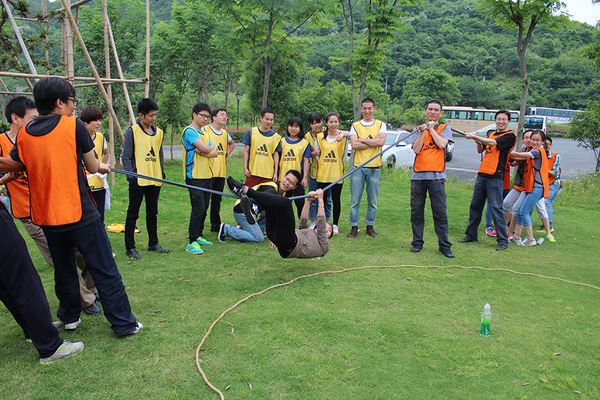 拓展訓(xùn)練團(tuán)隊(duì)游戲【雷區(qū)取水】