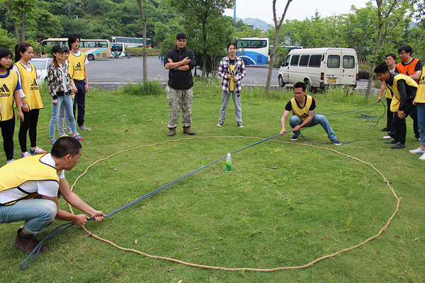 拓展訓(xùn)練團(tuán)隊(duì)游戲【雷區(qū)取水】