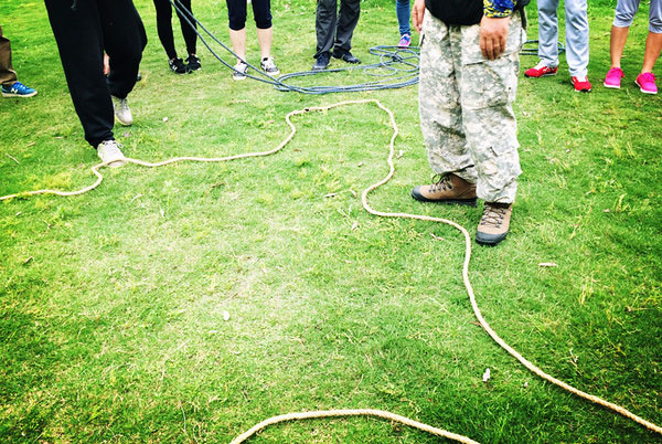 拓展訓(xùn)練團(tuán)隊(duì)游戲【雷區(qū)取水】