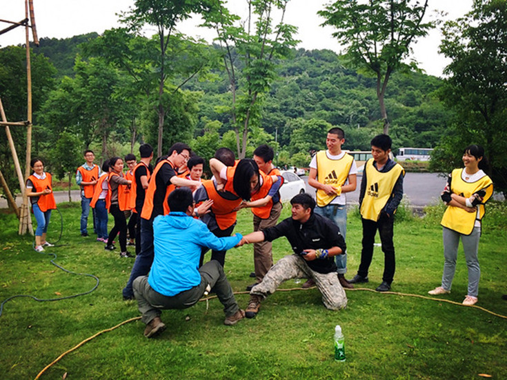 拓展訓(xùn)練團(tuán)隊(duì)游戲【雷區(qū)取水】